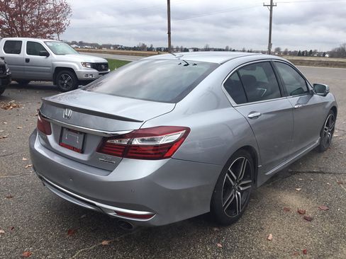 Used 2016 Honda Accord Touring image 6