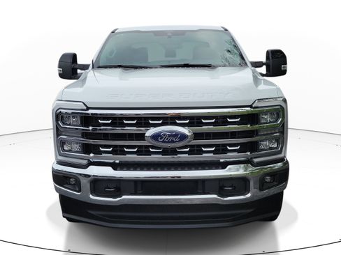 Used 2025 Ford F350 Lariat AWD/4WD image 2