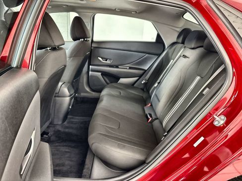 Certified 2025 Hyundai Elantra SEL FWD image 25