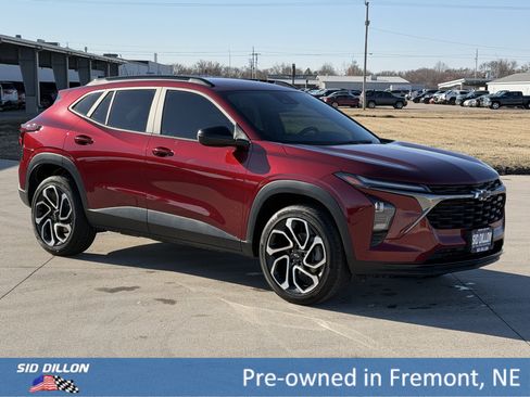 Used 2025 Chevrolet Trax RS w/ Driver Confidence Package image 2