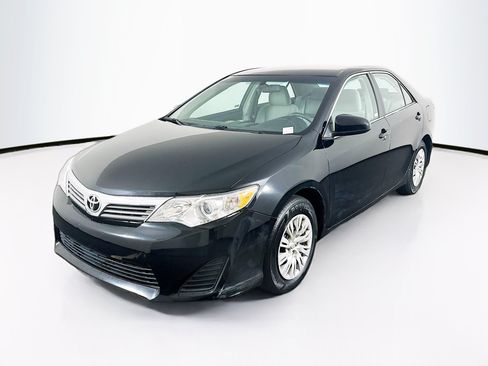 Used 2014 Toyota Camry FWD image 3
