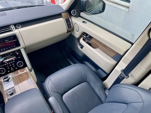 Used 2020 Land Rover Range Rover HSE image 18