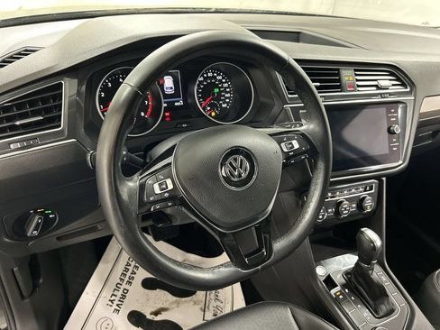 Used 2019 Volkswagen Tiguan SE w/ Panoramic Sunroof Package AWD/4WD image 4