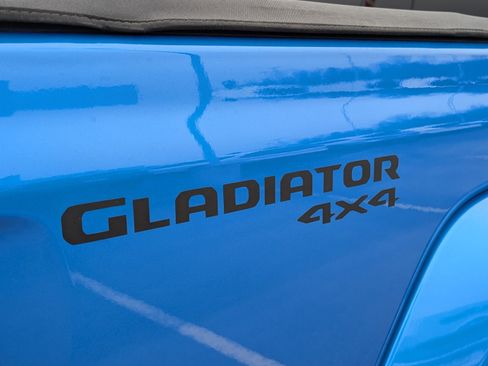 Used 2024 Jeep Gladiator Sport image 9