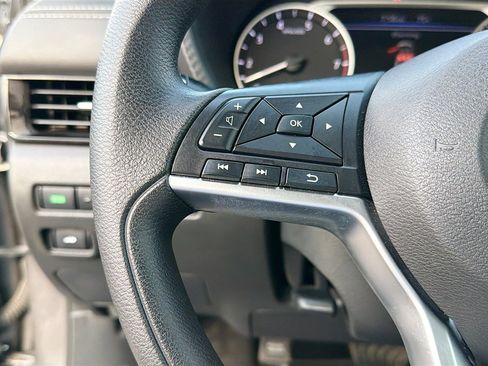 Used 2025 Nissan Sentra SV FWD image 33