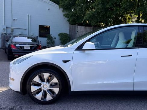 Used 2021 Tesla Model Y Long Range AWD/4WD image 10