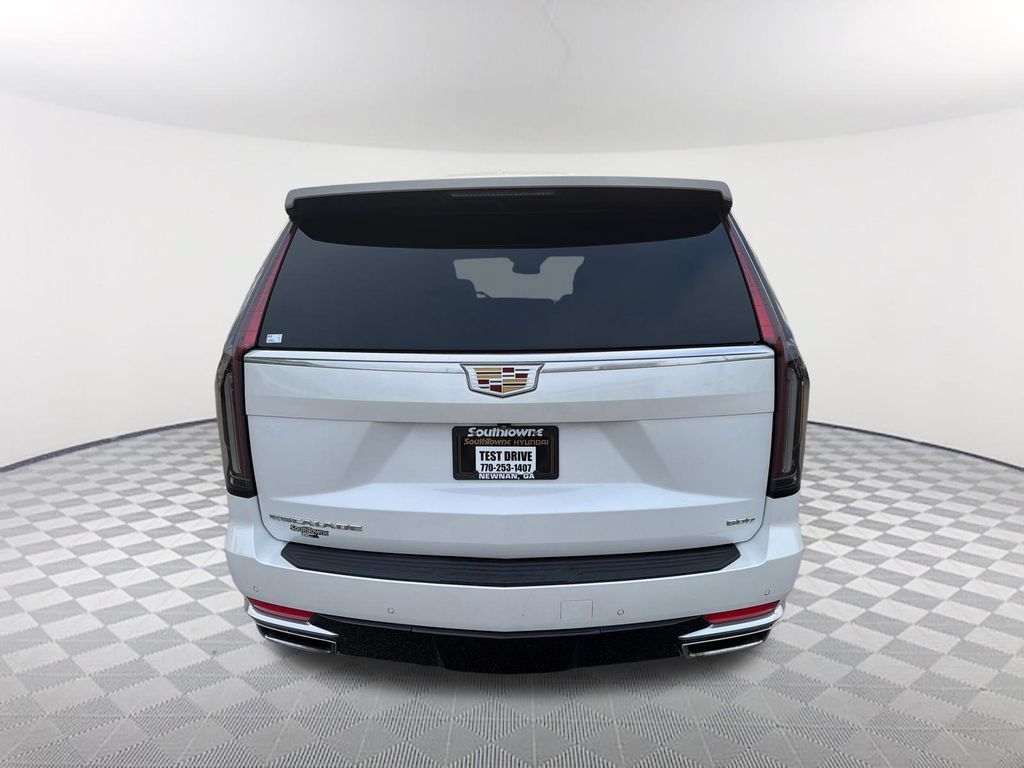 Used 2022 Cadillac Escalade Luxury w/ LPO, Floor Liner Package AWD/4WD image 6
