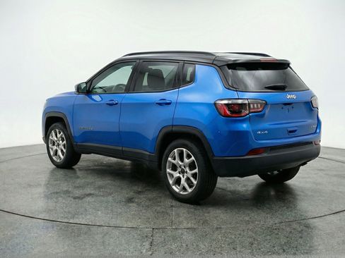 Used 2025 Jeep Compass Limited image 6