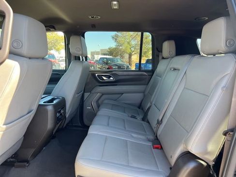 Used 2024 Chevrolet Suburban LT image 20