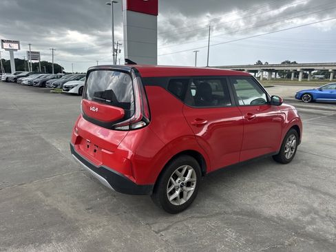 Certified 2024 Kia Soul LX w/ Option Group 015 FWD image 17