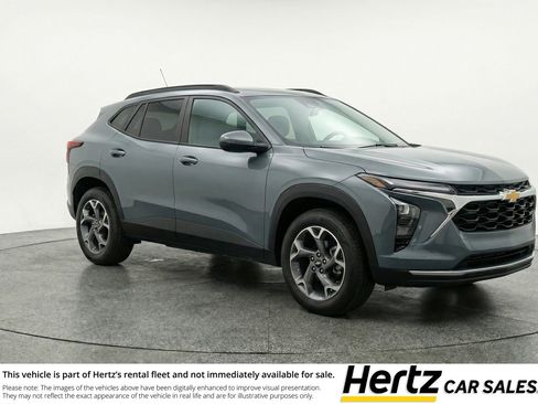 Used 2025 Chevrolet Trax LT FWD image 1