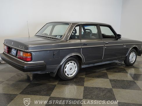 Used 1988 Volvo 240 Sedan RWD image 13