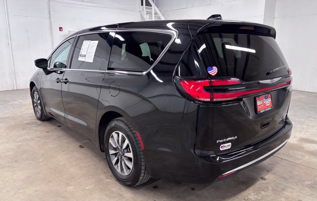Used 2024 Chrysler Pacifica Limited FWD image 4
