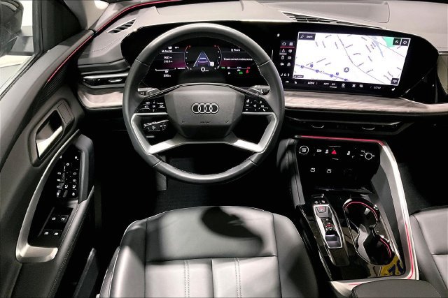 Used 2025 Audi Q5 Premium w/ Convenience Package AWD/4WD image 4