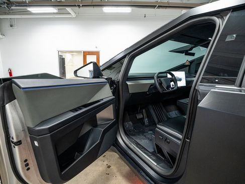 Used 2024 Tesla Cybertruck AWD Crew Cab image 27