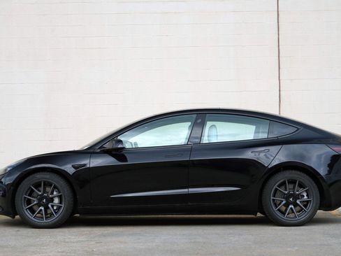 Used 2021 Tesla Model 3 Standard Range Plus RWD image 9