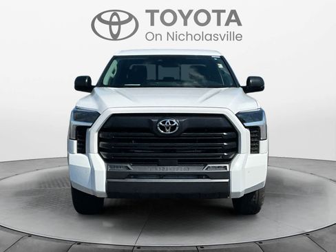 Used 2022 Toyota Tundra SR5 w/ SR5 Convenience Package AWD/4WD image 9