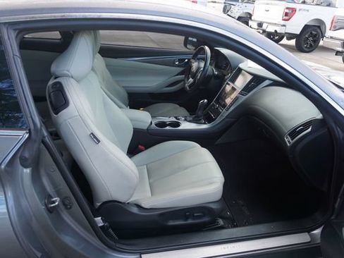 Used 2017 INFINITI Q60 3.0t w/ Cargo Package RWD image 3