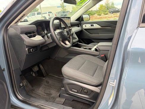 Used 2025 Ford Explorer Active AWD/4WD image 16