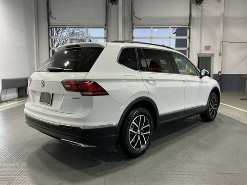 Used 2021 Volkswagen Tiguan SE w/ Panoramic Sunroof Package image 48