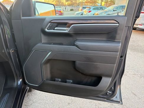 Used 2025 GMC Sierra 1500 SLT image 29