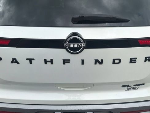 Used 2022 Nissan Pathfinder SL w/ Lighting Package (N92) AWD/4WD image 24