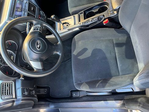 Used 2011 Subaru Impreza 2.5i image 8