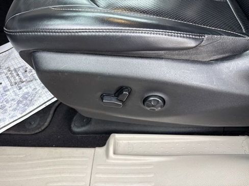 Used 2020 Chrysler Voyager Lxi image 12