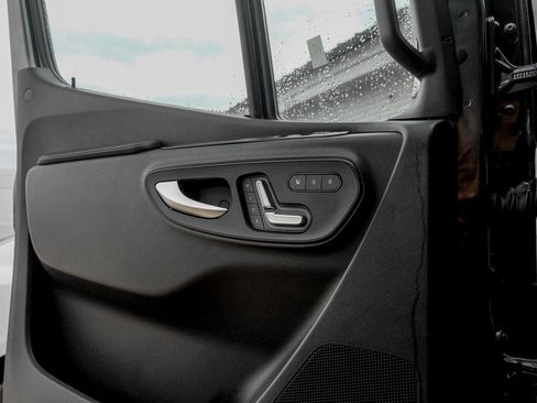 Used 2025 Mercedes-Benz Sprinter 2500 image 15