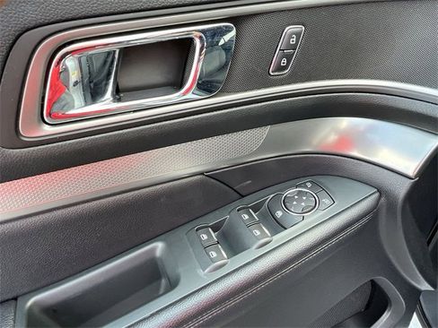 Used 2019 Ford Explorer XLT image 22