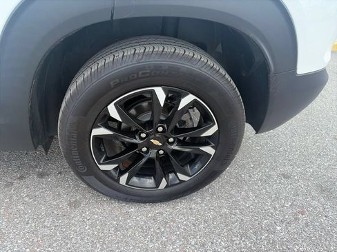Used 2023 Chevrolet TrailBlazer LT FWD image 9