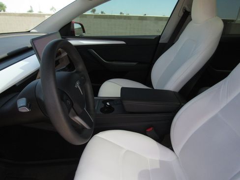 Used 2023 Tesla Model Y Performance AWD/4WD image 13