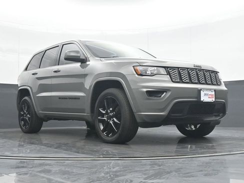 Used 2022 Jeep Grand Cherokee Laredo X image 33