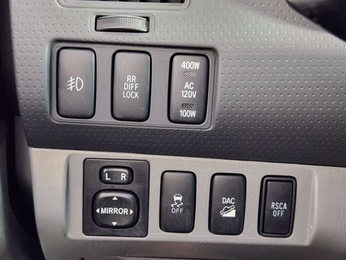 Used 2015 Toyota Tacoma 4x4 Double Cab w/ TRD Off-Road Package image 27