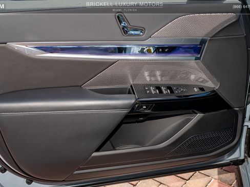 Used 2024 BMW 760i xDrive w/ Executive Package image 17