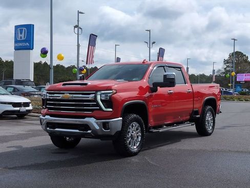 Used 2024 Chevrolet Silverado 2500 LTZ w/ LTZ Plus Package image 8