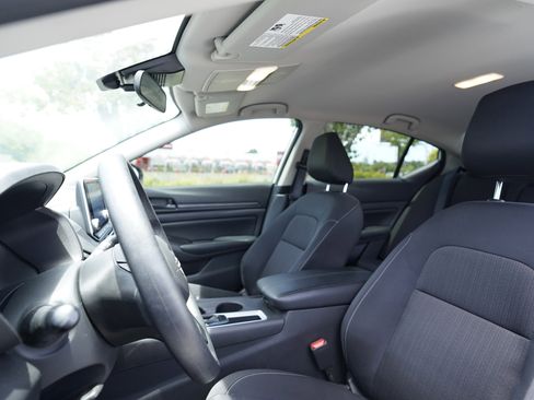 Used 2025 Nissan Altima 2.5 S FWD image 8