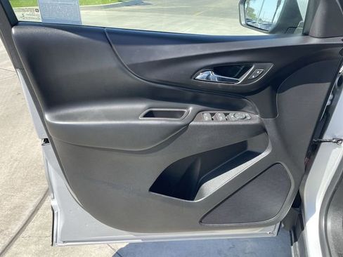 Used 2020 Chevrolet Equinox LT FWD image 21