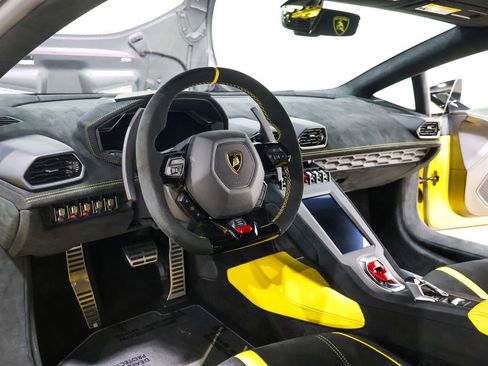 Used 2022 Lamborghini Huracan STO image 29