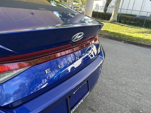 Used 2022 Hyundai Elantra SEL FWD image 17