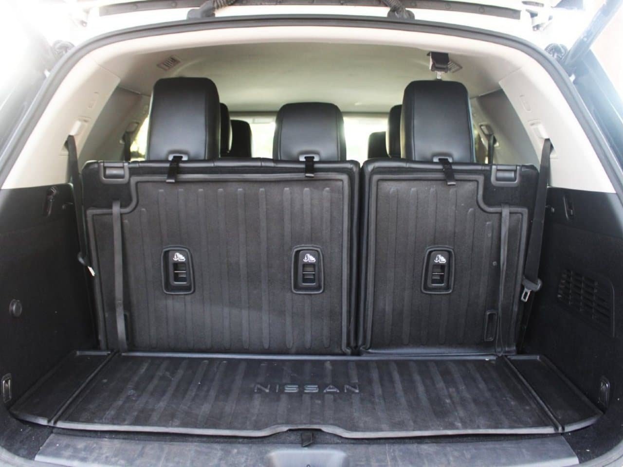 Used 2022 Nissan Pathfinder SL w/ SL Black Package FWD image 14