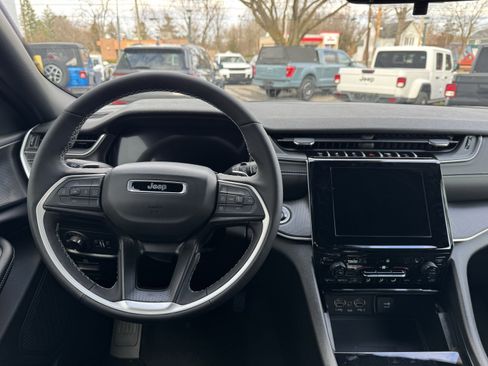 New 2025 Jeep Grand Cherokee Altitude AWD/4WD image 13