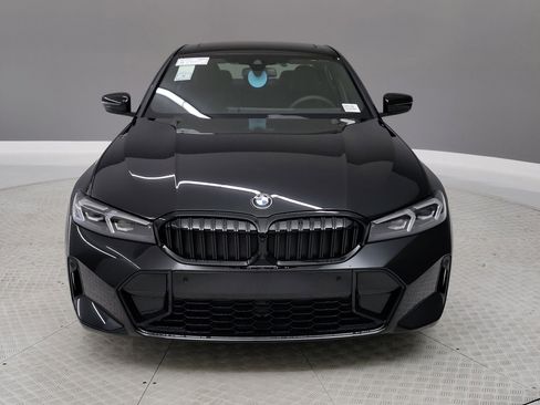 Used 2025 BMW 330i Sedan w/ M Sport Package image 2