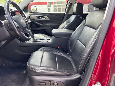Used 2019 Chevrolet Traverse LT w/ LT Premium Package AWD/4WD image 11