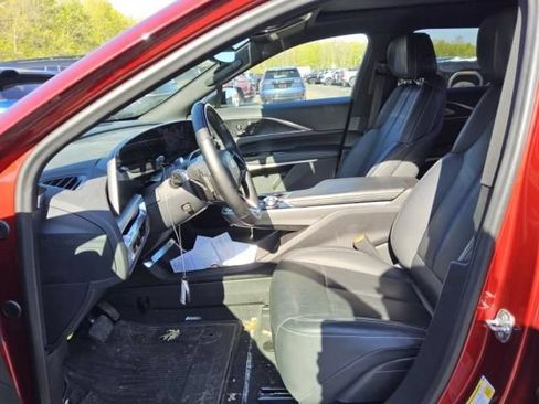 Used 2024 Cadillac Lyriq Luxury AWD/4WD image 6