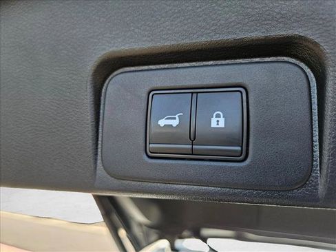 Used 2024 Nissan Rogue SL AWD/4WD image 7