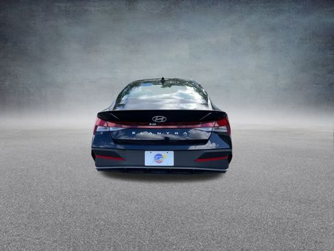 Used 2025 Hyundai Elantra Sport image 20