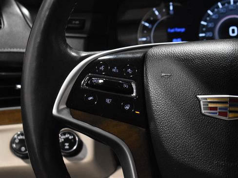 Used 2018 Cadillac Escalade Luxury AWD/4WD image 9
