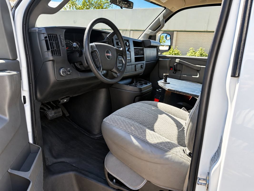 Used 2016 GMC Savana 2500 RWD image 9