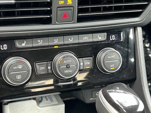 Used 2024 Volkswagen Jetta SE FWD image 30